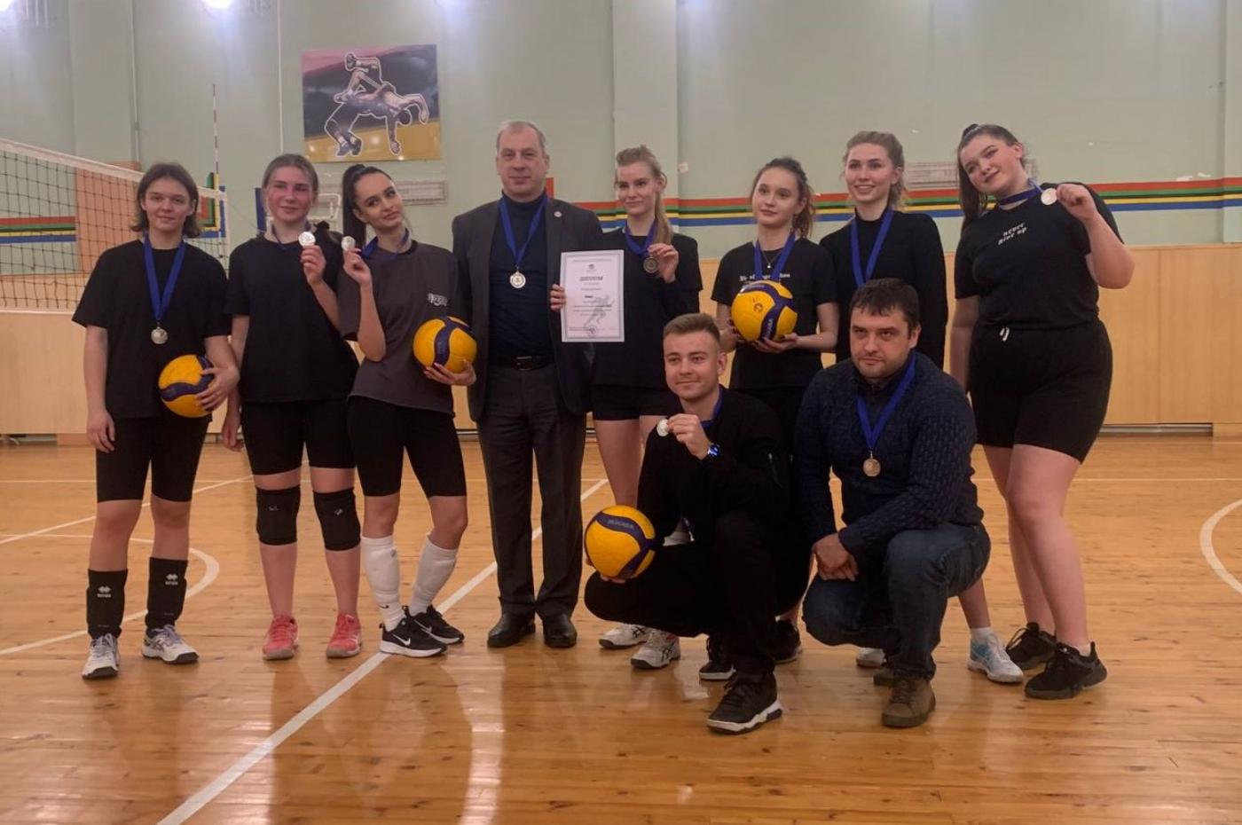 Захватывающий финал для женской сборной ФММП по волейболу в спартакиаде БНТУ